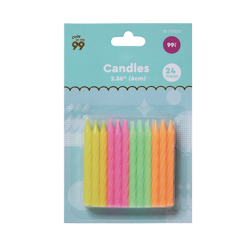 Candele gialle, rosa, verdi e arancioni